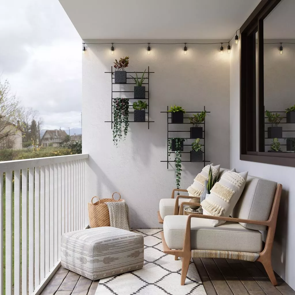 Ein Balkon mit Topfpflanzen.