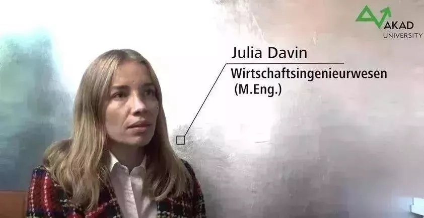 Julia Davin