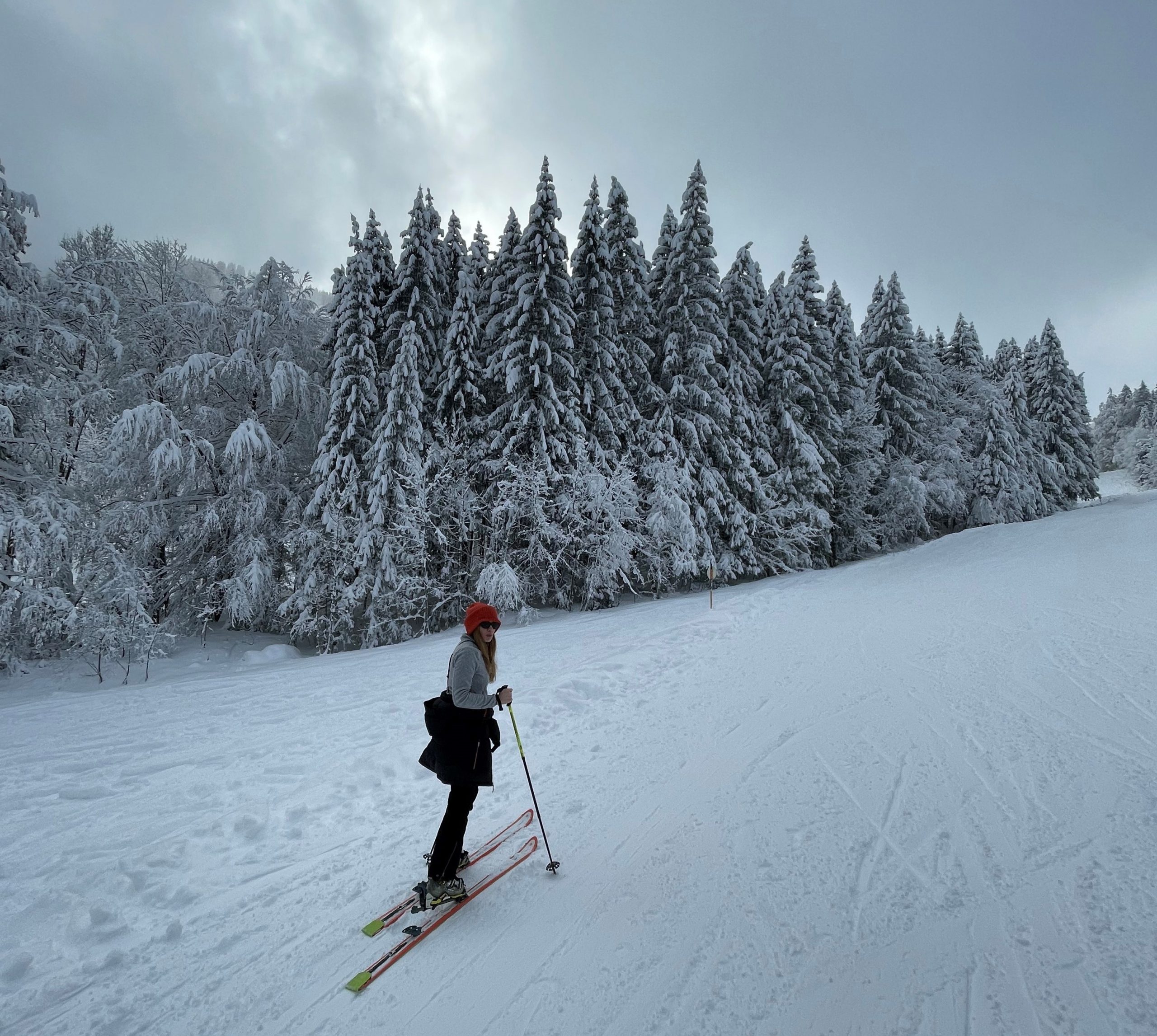 Julia Davin auf Skiern im Schnee