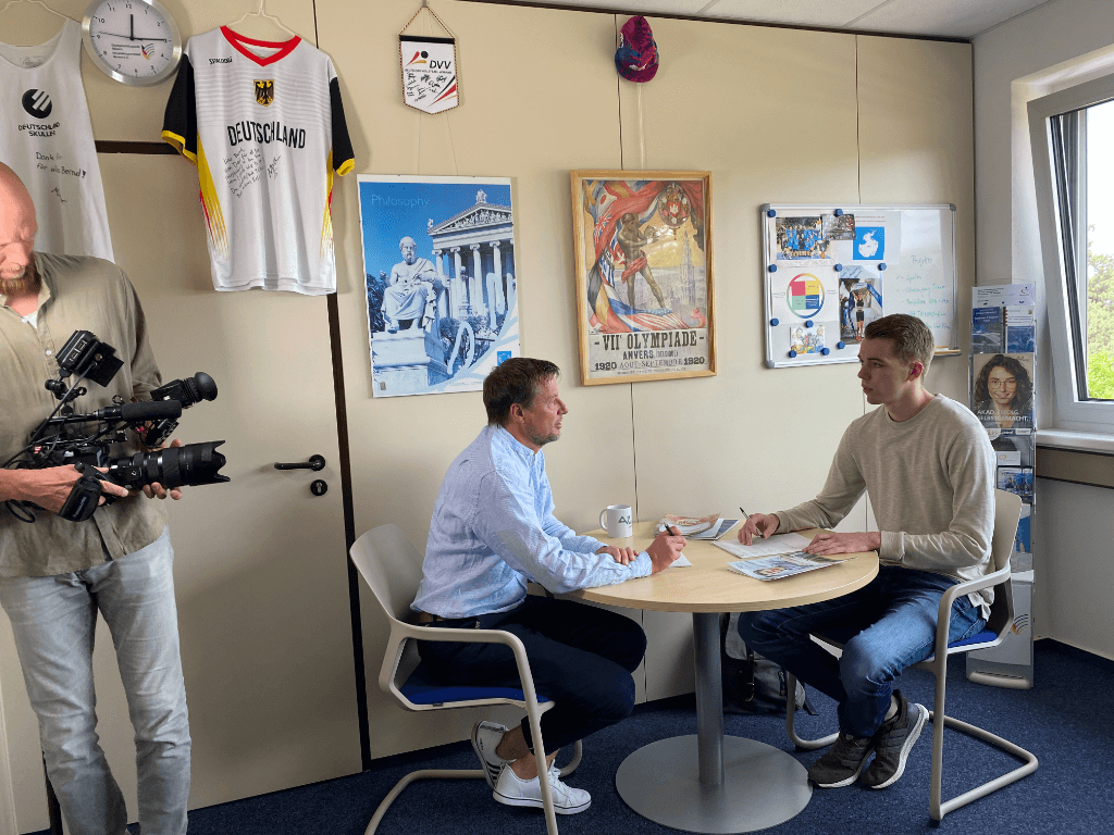 Bernd Brückmann mit Tom Schmidt im Interview