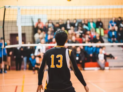 Stefan Thiel mit der Nr. 13 auf dem Volleyball-Feld