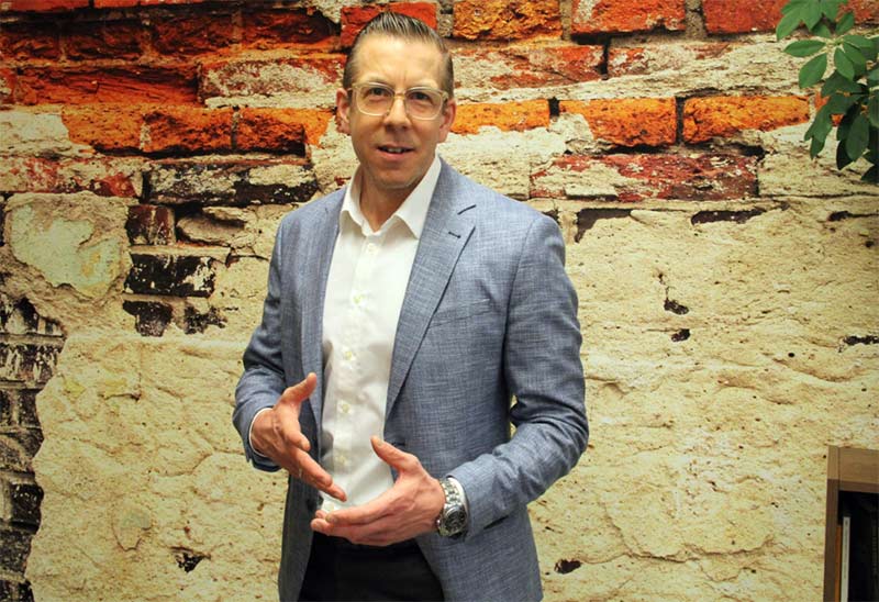 Portrait von Dr. Tim Brüggemann, AKAD University Rektor