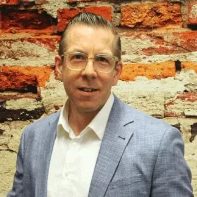 Portrait von Dr. Tim Brüggemann, AKAD University Rektor